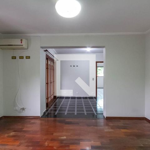 Apartamento à venda com 600m², 3 quartos e 4 vagas Apartamento à venda com 600m², 3 quartos e 4 vagasSuíte