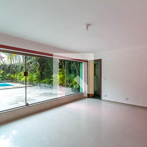 Apartamento à venda com 600m², 3 quartos e 4 vagas Apartamento à venda com 600m², 3 quartos e 4 vagasSala da edícula