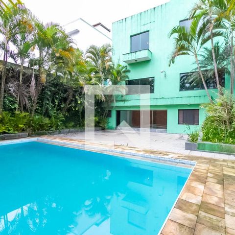 Apartamento à venda com 600m², 3 quartos e 4 vagas Apartamento à venda com 600m², 3 quartos e 4 vagasPiscina e Quintal