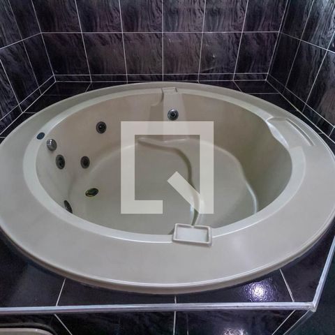 Apartamento à venda com 600m², 3 quartos e 4 vagas Apartamento à venda com 600m², 3 quartos e 4 vagasBanheiro da Suíte