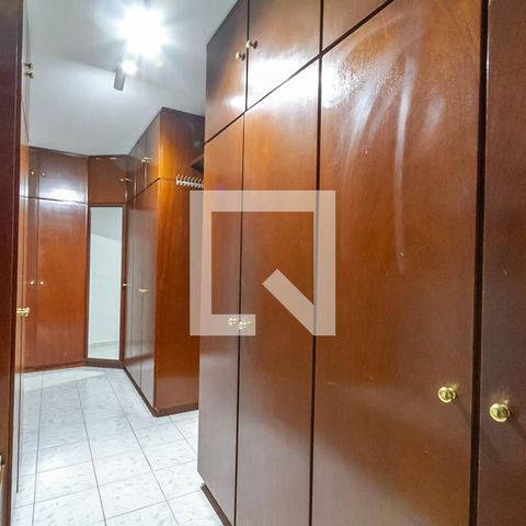 Apartamento à venda com 600m², 3 quartos e 4 vagas Apartamento à venda com 600m², 3 quartos e 4 vagasCloset do Quarto 1 e2