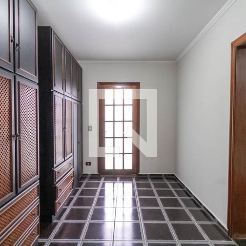 Apartamento à venda com 600m², 3 quartos e 4 vagas Apartamento à venda com 600m², 3 quartos e 4 vagasCloset da Suíte