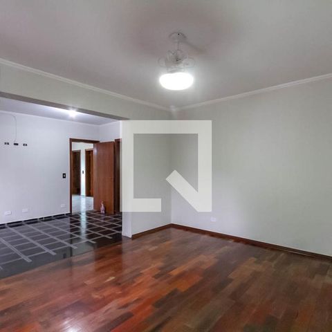 Apartamento à venda com 600m², 3 quartos e 4 vagas Apartamento à venda com 600m², 3 quartos e 4 vagasSuíte