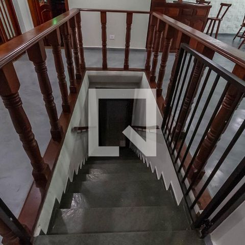 Apartamento à venda com 600m², 3 quartos e 4 vagas Apartamento à venda com 600m², 3 quartos e 4 vagasEscada para garagem