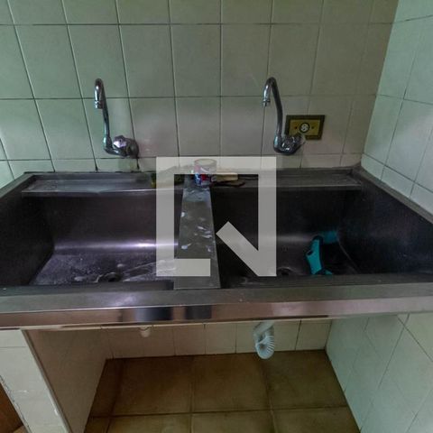 Apartamento à venda com 600m², 3 quartos e 4 vagas Apartamento à venda com 600m², 3 quartos e 4 vagasÁrea de serviço