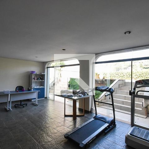 Casa para alugar com 750m², 4 quartos e 5 vagas Casa para alugar com 750m², 4 quartos e 5 vagasSalão