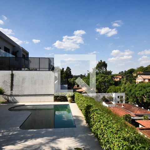 Casa para alugar com 750m², 4 quartos e 5 vagas Casa para alugar com 750m², 4 quartos e 5 vagasPiscina