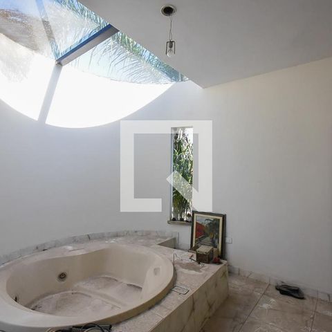 Casa para alugar com 750m², 4 quartos e 5 vagas Casa para alugar com 750m², 4 quartos e 5 vagasBanheiro suíte 1