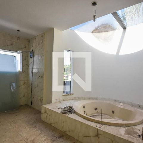 Casa para alugar com 750m², 4 quartos e 5 vagas Casa para alugar com 750m², 4 quartos e 5 vagasBanheiro suíte 1