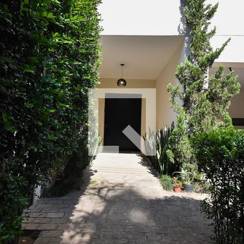 Casa para alugar com 750m², 4 quartos e 5 vagas Casa para alugar com 750m², 4 quartos e 5 vagasEntrada