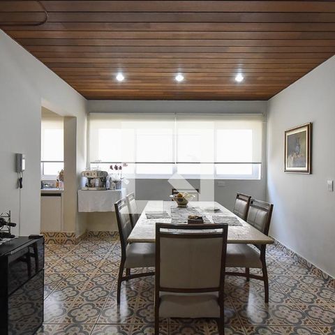 Casa para alugar com 750m², 4 quartos e 5 vagas Casa para alugar com 750m², 4 quartos e 5 vagasCozinha