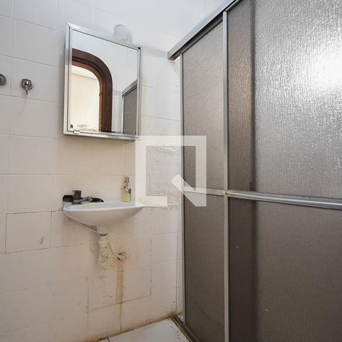 Casa para alugar com 750m², 4 quartos e 5 vagas Casa para alugar com 750m², 4 quartos e 5 vagasBanheiro de Serviço