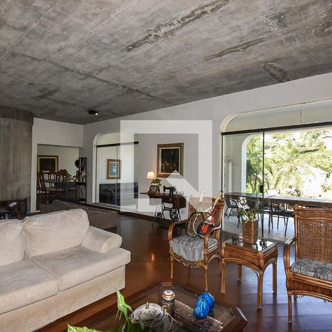 Casa para alugar com 750m², 4 quartos e 5 vagas Casa para alugar com 750m², 4 quartos e 5 vagasSala