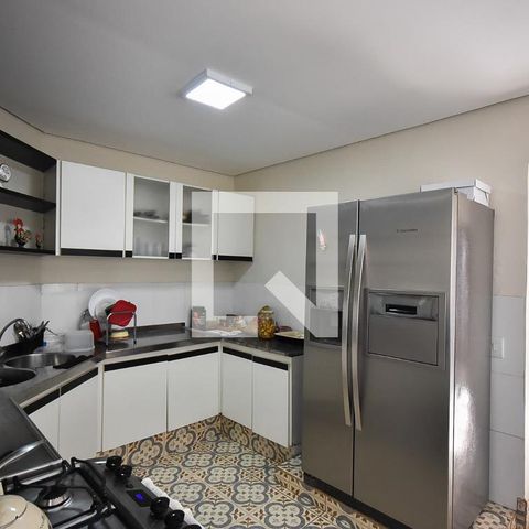 Casa para alugar com 750m², 4 quartos e 5 vagas Casa para alugar com 750m², 4 quartos e 5 vagasCozinha