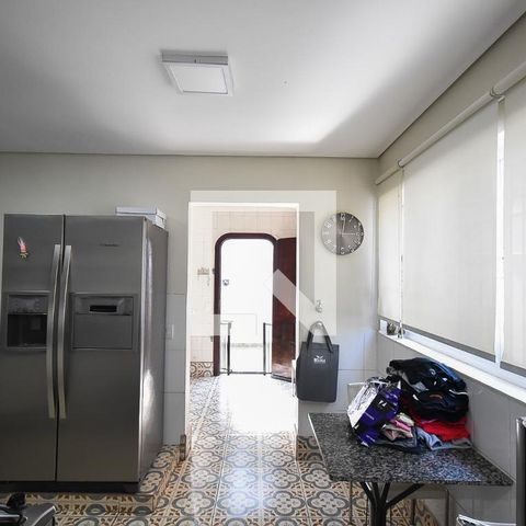 Casa para alugar com 750m², 4 quartos e 5 vagas Casa para alugar com 750m², 4 quartos e 5 vagasCozinha