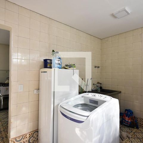 Casa para alugar com 750m², 4 quartos e 5 vagas Casa para alugar com 750m², 4 quartos e 5 vagasÁrea de serviço