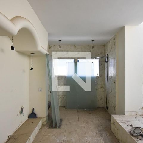 Casa para alugar com 750m², 4 quartos e 5 vagas Casa para alugar com 750m², 4 quartos e 5 vagasBanheiro suíte 1
