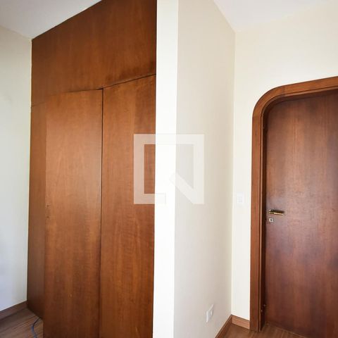 Casa para alugar com 750m², 4 quartos e 5 vagas Casa para alugar com 750m², 4 quartos e 5 vagasCorredor
