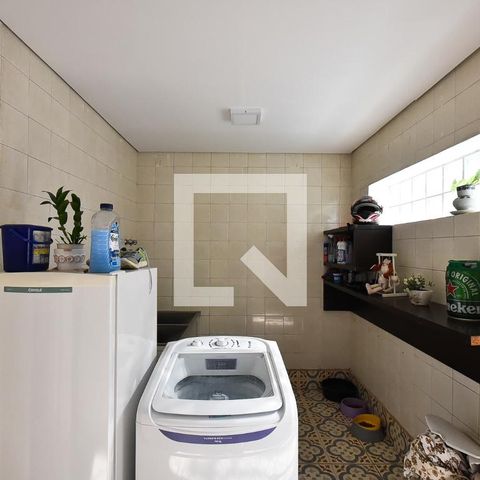 Casa para alugar com 750m², 4 quartos e 5 vagas Casa para alugar com 750m², 4 quartos e 5 vagasÁrea de serviço