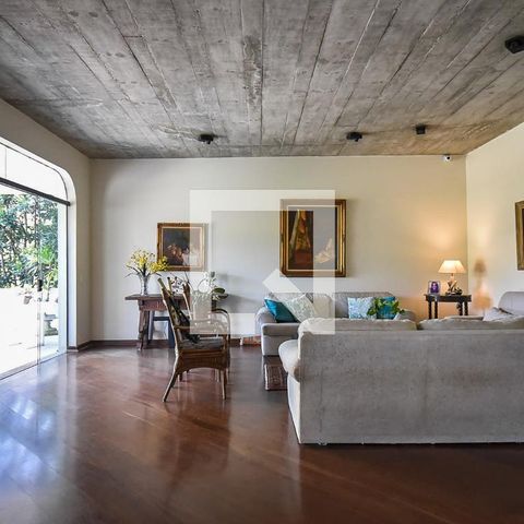 Casa para alugar com 750m², 4 quartos e 5 vagas Casa para alugar com 750m², 4 quartos e 5 vagasSala
