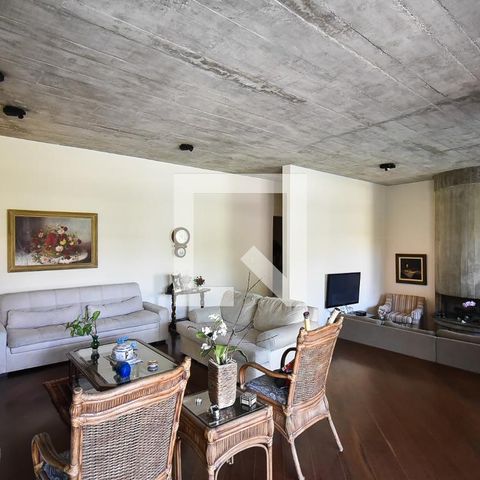 Casa para alugar com 750m², 4 quartos e 5 vagas Casa para alugar com 750m², 4 quartos e 5 vagasSala