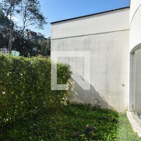 Casa para alugar com 750m², 4 quartos e 5 vagas Casa para alugar com 750m², 4 quartos e 5 vagasVista da suíte 2