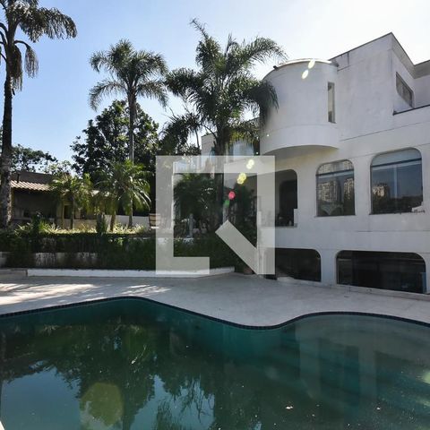 Casa para alugar com 750m², 4 quartos e 5 vagas Casa para alugar com 750m², 4 quartos e 5 vagasFachada posterior