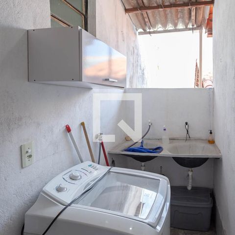 Casa à venda com 285m², 6 quartos e 2 vagasCasa 2 - Área de serviço 