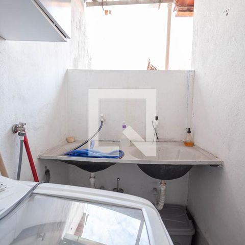 Casa à venda com 285m², 6 quartos e 2 vagasCasa 2 - Área de serviço 
