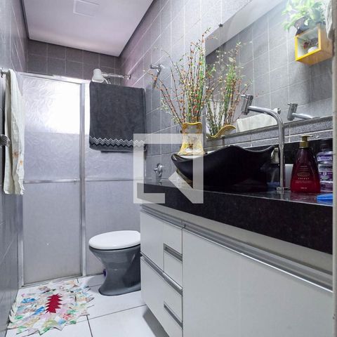 Casa à venda com 285m², 6 quartos e 2 vagasCasa 1 - Banheiro social 