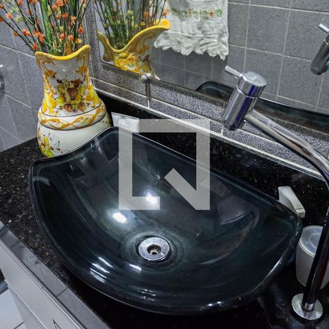 Casa à venda com 285m², 6 quartos e 2 vagasCasa 1 - Banheiro social 