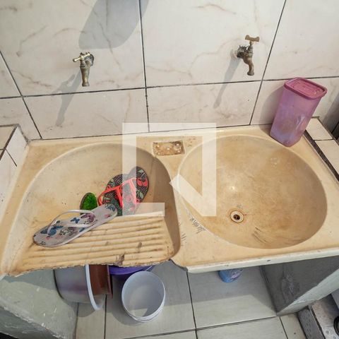 Casa à venda com 285m², 6 quartos e 2 vagasCasa 1 - Área de serviço 