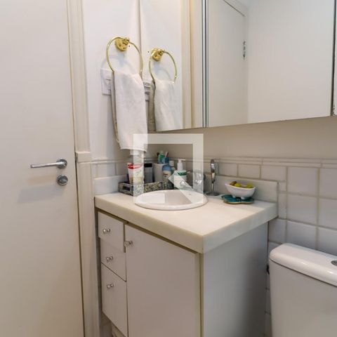 Apartamento à venda com 227m², 3 quartos e 4 vagasBanheiro da Suíte 2