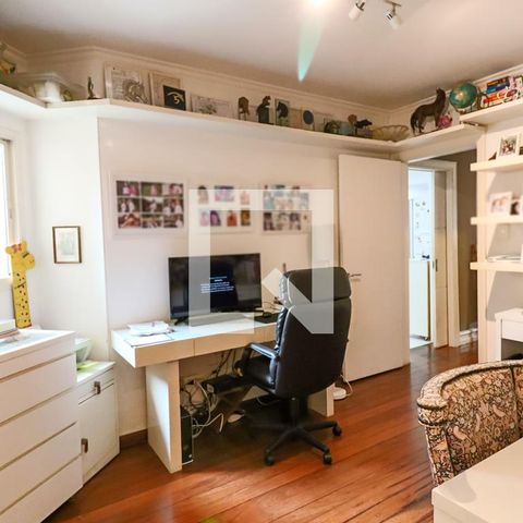 Apartamento à venda com 227m², 3 quartos e 4 vagasEscritório