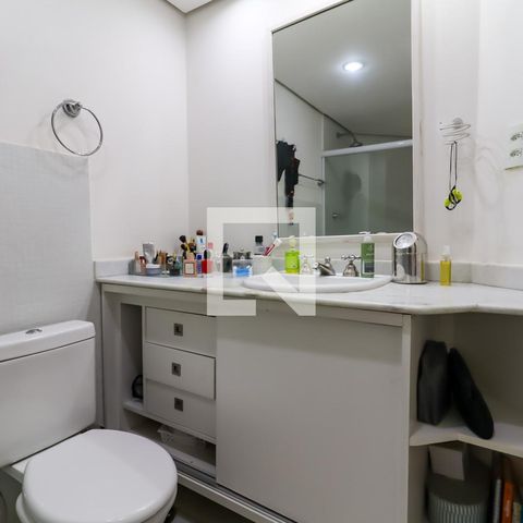 Apartamento à venda com 227m², 3 quartos e 4 vagasBanheiro 1 da Suíte 1