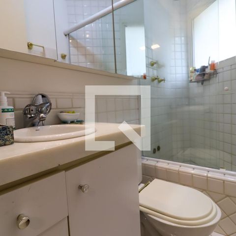 Apartamento à venda com 227m², 3 quartos e 4 vagasBanheiro da Suíte 2
