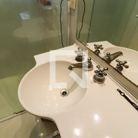 Apartamento à venda com 227m², 3 quartos e 4 vagasBanheiro 2 da Suíte 1