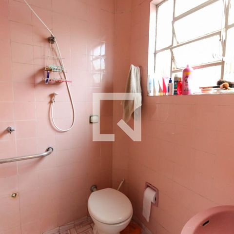 Casa à venda com 140m², 4 quartos e 1 vaga Casa à venda com 140m², 4 quartos e 1 vagaBanheiro Suíte