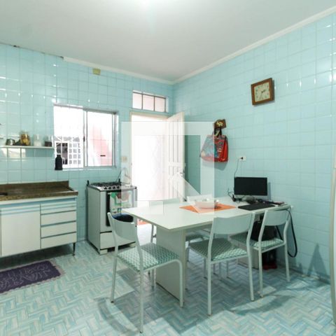 Casa à venda com 140m², 4 quartos e 1 vaga Casa à venda com 140m², 4 quartos e 1 vagaCozinha