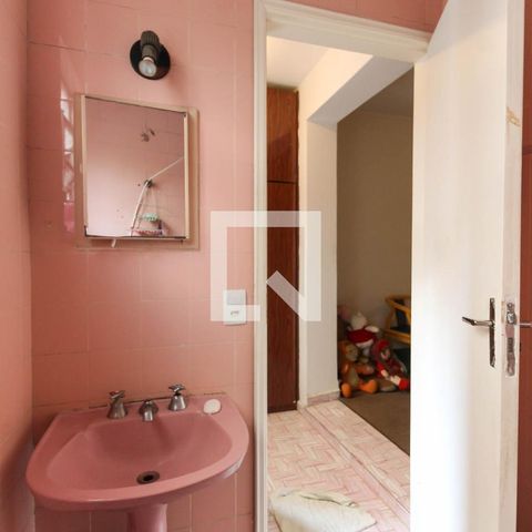 Casa à venda com 140m², 4 quartos e 1 vaga Casa à venda com 140m², 4 quartos e 1 vagaBanheiro Suíte