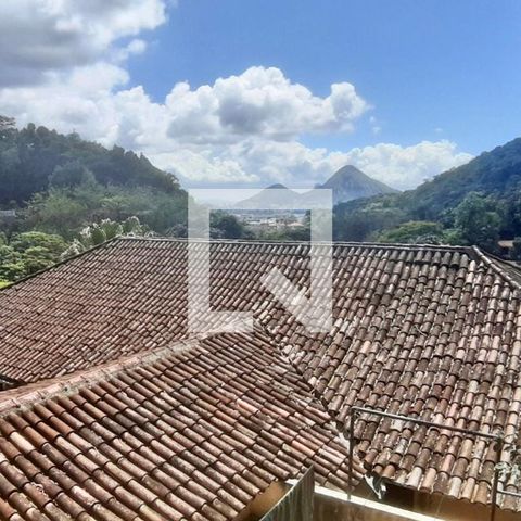 Casa à venda com 436m², 5 quartos e 2 vagas Casa à venda com 436m², 5 quartos e 2 vagasJardim vista