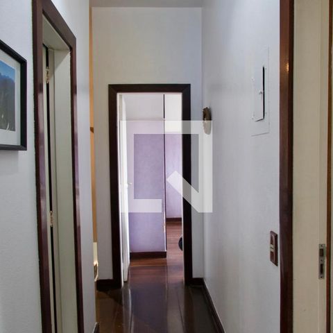 Casa à venda com 436m², 5 quartos e 2 vagas Casa à venda com 436m², 5 quartos e 2 vagasCorredor 2