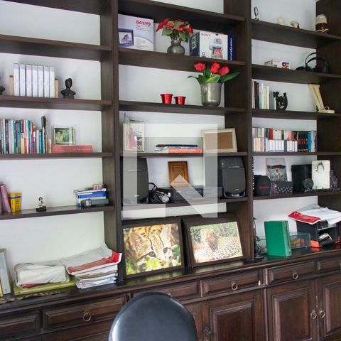 Casa à venda com 436m², 5 quartos e 2 vagas Casa à venda com 436m², 5 quartos e 2 vagasQuarto 1