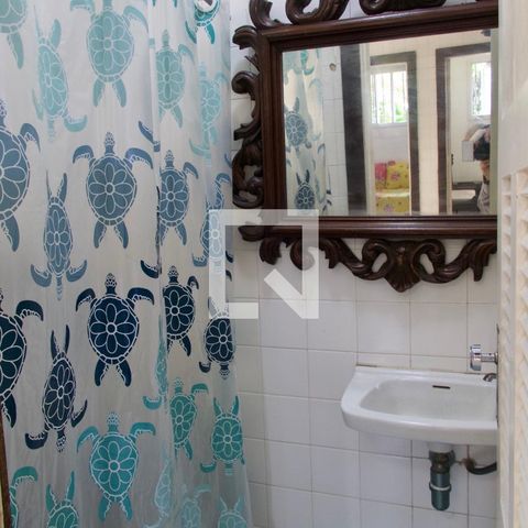 Casa à venda com 436m², 5 quartos e 2 vagas Casa à venda com 436m², 5 quartos e 2 vagasBanheiro serviço