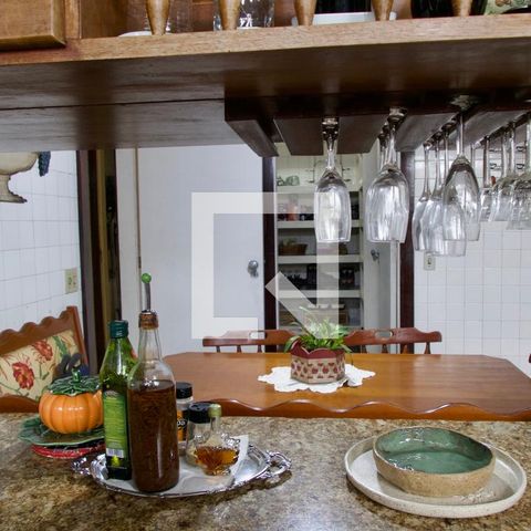 Casa à venda com 436m², 5 quartos e 2 vagas Casa à venda com 436m², 5 quartos e 2 vagasCozinha