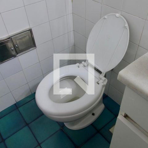 Casa à venda com 436m², 5 quartos e 2 vagas Casa à venda com 436m², 5 quartos e 2 vagasBanheiro social