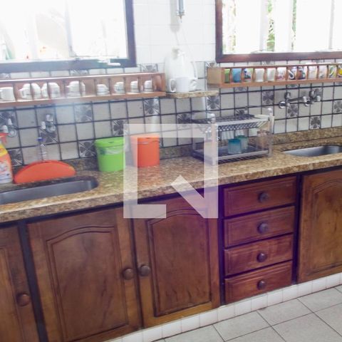 Casa à venda com 436m², 5 quartos e 2 vagas Casa à venda com 436m², 5 quartos e 2 vagasCozinha