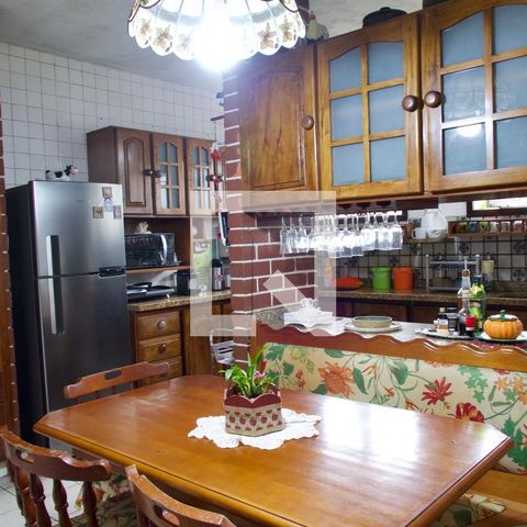 Casa à venda com 436m², 5 quartos e 2 vagas Casa à venda com 436m², 5 quartos e 2 vagasCozinha