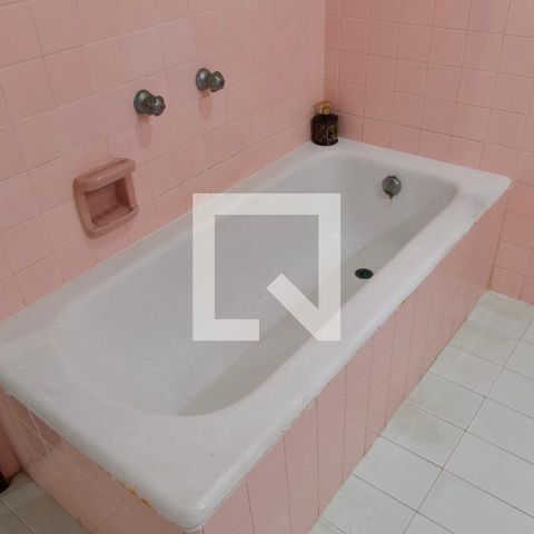 Casa à venda com 436m², 5 quartos e 2 vagas Casa à venda com 436m², 5 quartos e 2 vagasBanheiro Social 3