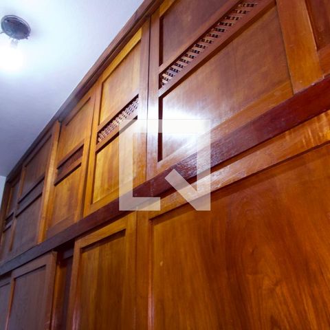 Casa à venda com 436m², 5 quartos e 2 vagas Casa à venda com 436m², 5 quartos e 2 vagasSuíte closet
